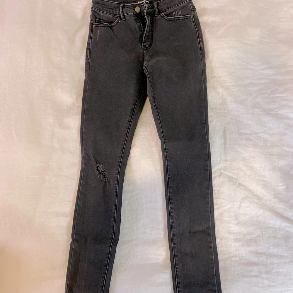 Billabong - light black/grey jean w/rip in right knee area. Skinny/Straight cut.